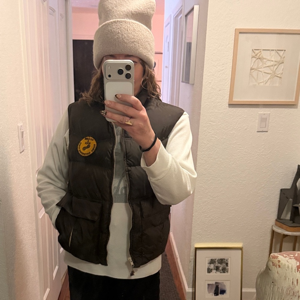 Vintage puffer vest from Yosemite Mountaineering School❤️⛰️